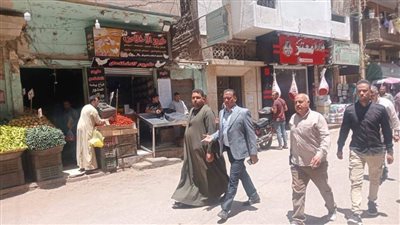 وسط ترحيب شعبي.. إزالة إشغالات شارع رياض بأسيوط بعد سنوات من العشوائية والتعديات.. صور 