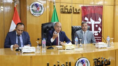 محافظ المنيا يبحث مع أعضاء مجلسي النواب والشيوخ عددًا من الملفات الخدمية والتنموية