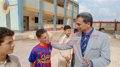 علاء جودة يفاجئ مدارس بيلا بجولة تفقدية