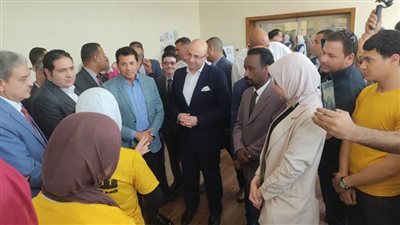 محافظ بني سويف ووزير الشباب يتفقدان الأنشطة والفعاليات بمركز التنمية الشبابية