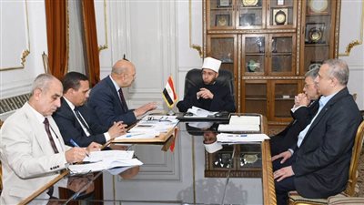 وزير يجتمع مع رئيس هيئة الأوقاف لبحث ملفات الاستثمار 