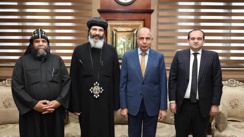 محافظ المنيا خلال