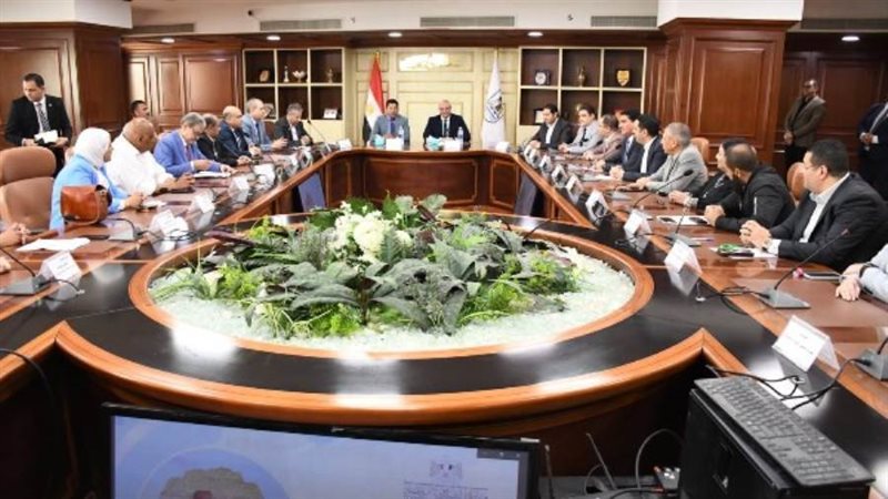 وزير الشباب يلتقى