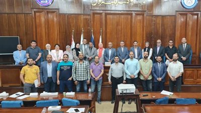 عباس صابر يشهد ختام برنامج ”لائحة شئون العاملين