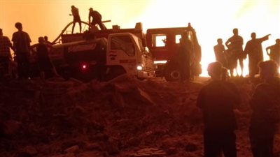 بالصور.. محافظ الغربية يتابع جهود التعامل مع حريقي شون كتان فى قريتى العزيزية وشبراملس