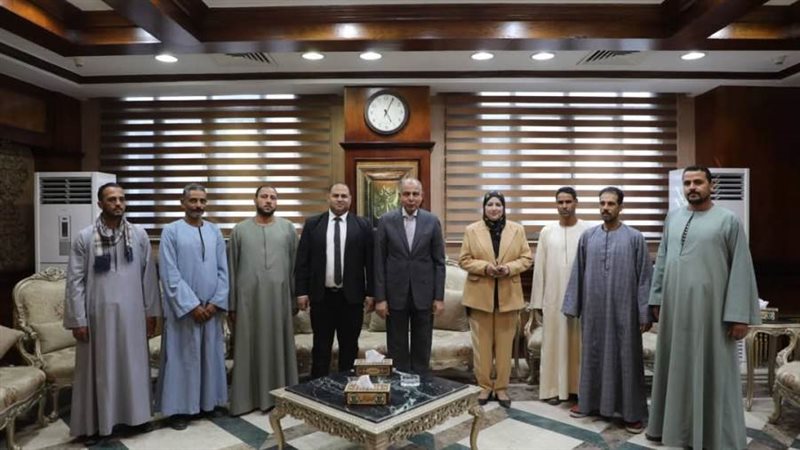 محافظ المنيا خلال