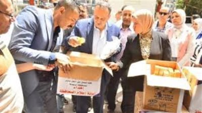 محافظ أسيوط يطلق مبادرة مجتمعية لتوزيع بونات شراء مواد غذائية على مستحقي الدعم من ذوي الهمم