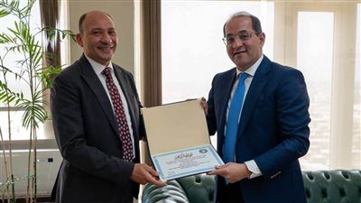 تكرِيم الدكتور السيد محمود صقر نائب رئيس مصلحة الضرائب بمناسبة بلوغه سن التقاعد