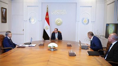 الرئيس السيسي يطلع على تطورات حركة الملاحة في قناة السويس 