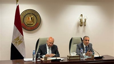 وزير الخارجية يؤكد الأولوية القصوى للوزارة لتعزيز الدبلوماسية الاقتصادية