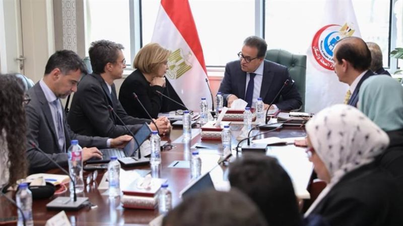 اجتماع وزير الصحة