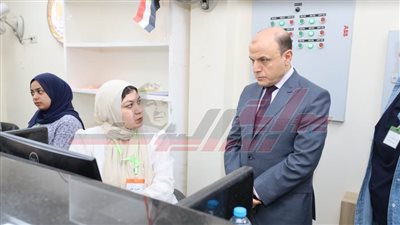 محافظ كفر الشيخ يستعرض الخدمات التي يقدمها مركز خدمة المواطنين