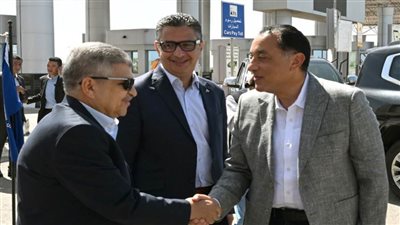  رئيس الوزراء: المنطقة الاقتصادية لقناة السويس محرك رئيسي لجذب الاستثمار الأجنبي