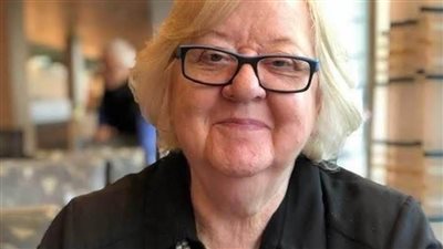 المصريون ينعون ام 