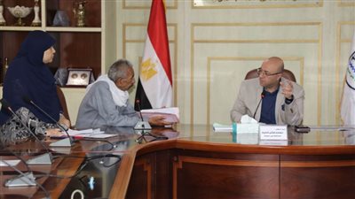 في لقائه الأسبوعي: محافظ بني سويف يناقش شكاوى ومطالب القرى والمواطنين