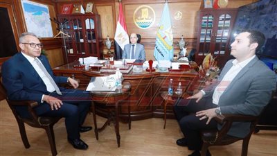 محافظ كفر الشيخ يناقش عددًا من الملفات ومشاكل الدوائر مع أعضاء مجلسي النواب والشيوخ 