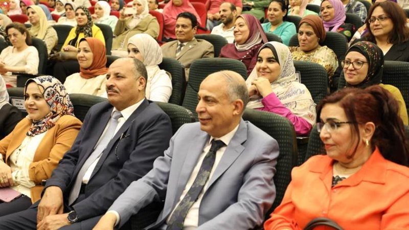 محافظ المنيا خلال