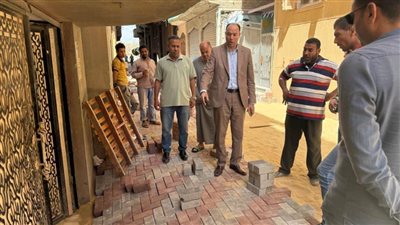 تركيب بلاط إنترلوك بفرعيات 3 شوارع بإيتاي البارود.. صور