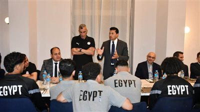 وزير الشباب يحتفل مع منتخب الشباب تحت 20 سنة بالتأهل إلى كأس العالم