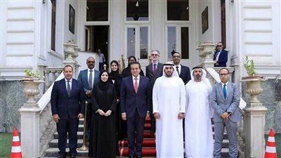  وزير الصحة يبحث تطوير الخدمات بمستشفيي الشيخ زايد التخصصي وآل نهيان