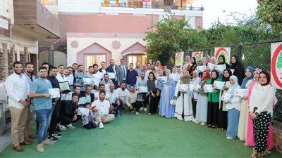 بدروع وشهادات تقدير.. تكرم 40 فردًا من طاقم التمريض في اليوم العالمي للتمريض