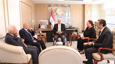 وزير التعليم العالي يشيد بإنجازات الجراح العالمي الدكتور مجدي يعقوب