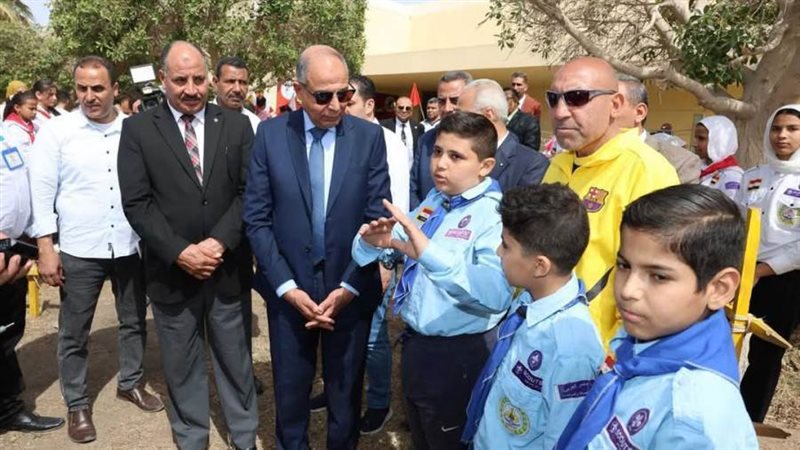 محافظ المنيا خلال