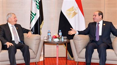 الرئيس السيسي يلتقي رئيس الوزراء العراقي على هامش القمة العربية 