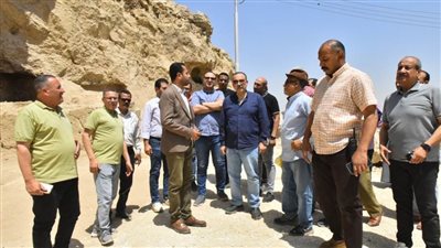 محافظ أسيوط يتفقد مقبرة 