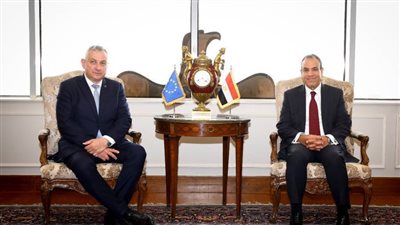 وزير الخارجية يستقبل المفوض الأوروبي للشراكات الدولية