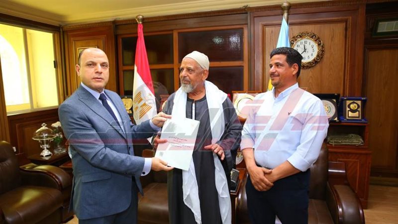 تسليم العقود