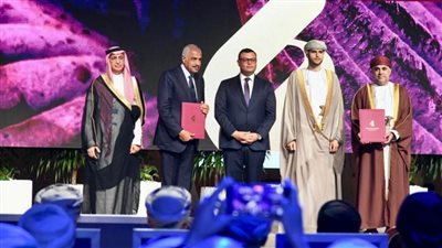 وزير الإسكان يصل إلى مسقط ويشارك في افتتاح معرض ومؤتمر عمان العقاري