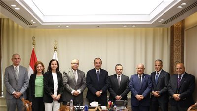 وزير قطاع الأعمال يتابع إعادة تشغيل مصنع الأنود بالعين السخنة