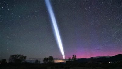  عاجل.. لغز شعاع ضوء ساطع يخترق سماء الولايات المتحدة