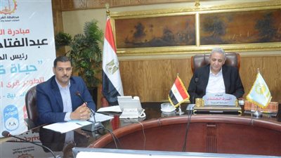 بالصور.. محافظ الغربية يناقش تقنين أوضاع الصناعات الصغيرة