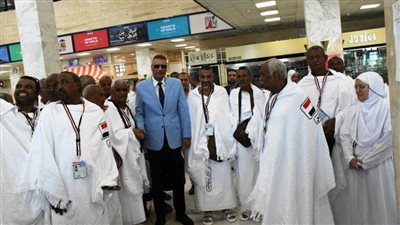 محافظ أسوان يودع الرحلة الأولى لحجاج القرعة لأداء فريضة الحج