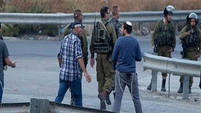 مستعمرون صهاينة يهاجمون مركبات الفلسطينيين جنوب نابلس