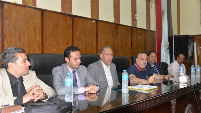 جانب من لقاء المحافظ