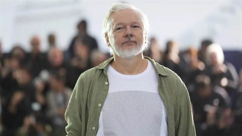 جوليان أسانج مؤسس