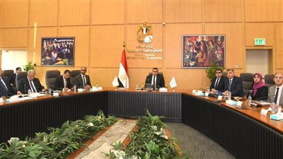 وزيرالإسكان يتابع مشروعات مياه الشرب والصرف الصحي ضمن