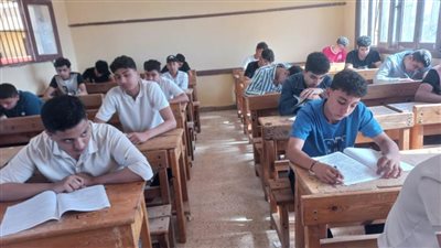 92284 طالبًا وطالبة بالصفين الأول والثاني الثانوي العام يؤدون امتحاناتهم بالبحيرة