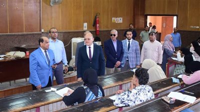 جولات تفقدية لرئيس جامعة سوهاج لمتابعة سير الامتحانات بكليات الحاسبات والهندسة والحقوق