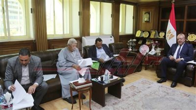 مناقشة عدد من الملفات ومشاكل الدوائر مع أعضاء مجلسي النواب والشيوخ