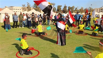 قائد قوات الدفاع الشعبي والعسكري يتفقد معسكر الإيواء العاجل بنادي سخا الرياضي