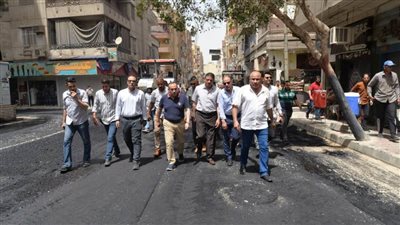 محافظ أسيوط يتابع ميدانياً أعمال تطوير ورصف شارع 26 يوليو وتفرعاته