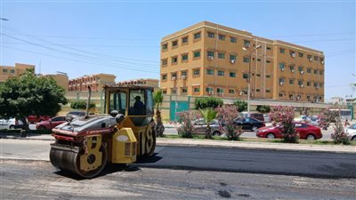 استكمال أعمال رصف شارع عباس العقاد بالإسماعيلية 