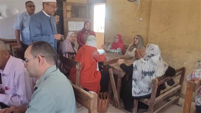  بالصور.. رئيس منطقة الغربية الأزهرية يتابع تصحيح الابتدائية والإعدادية