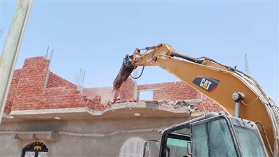إزالة 83 حالة تعد  على أراض زراعية وأملاك دولة بمراكز أسيوط..صور
