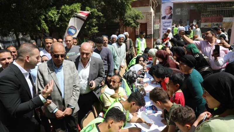 محافظ المنيا يشهد