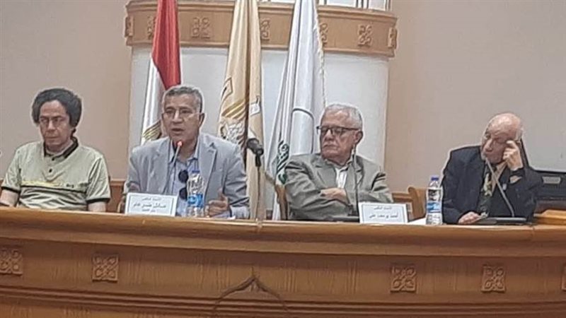 جانب من الندوة